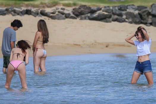 Lauren Lapkus Leaked Nude OnlyFans (Photo 19)