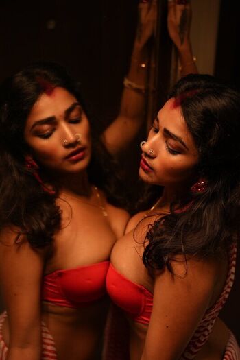 Lavanya Manickam Leaked Nude OnlyFans (Photo 9)