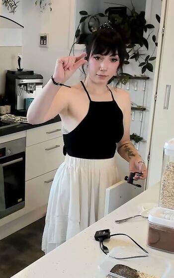 Layna Lazar