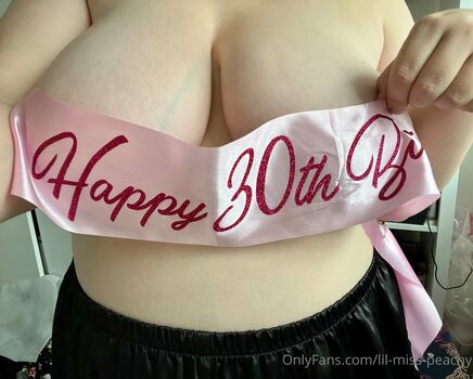 lil-miss-peachyg Leaked Nude OnlyFans (Photo 3)