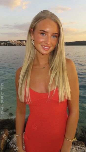Lilia Batten Leaked Nude OnlyFans (Photo 2)