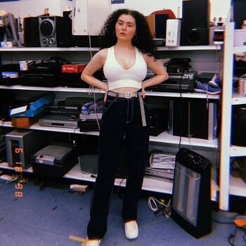 Lilla Crawford Leaked Nude OnlyFans (Photo 1)
