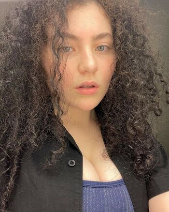 Lilla Crawford Leaked Nude OnlyFans (Photo 3)
