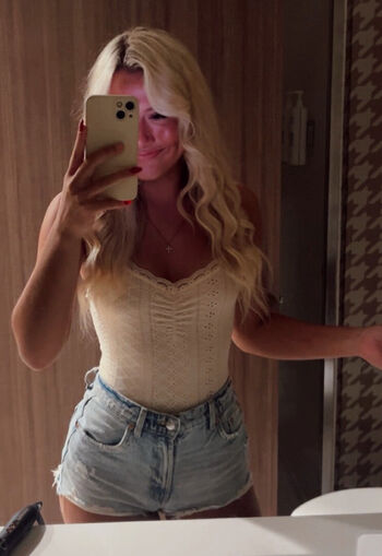 Lillian Evans Leaked Nude OnlyFans (Photo 7)