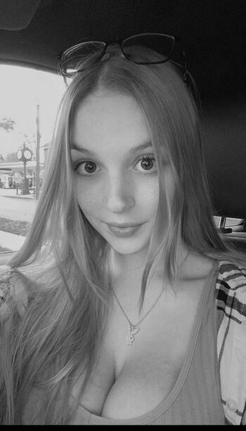 Lilly A Leaked Nude OnlyFans (Photo 5)