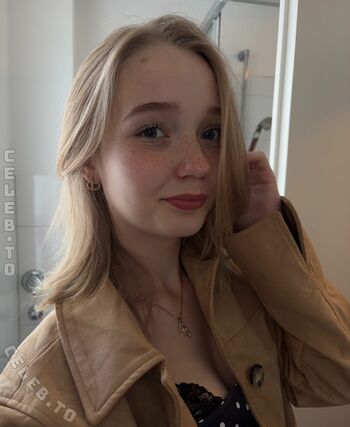 Lilly Schaper Leaked Nude OnlyFans (Photo 1)