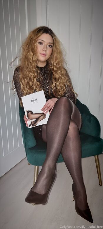 lily_in_wolfords_free Leaked Nude OnlyFans (Photo 17)