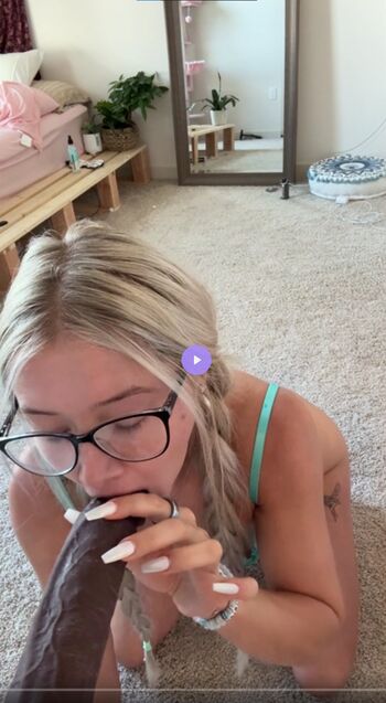 lilyyymonroee