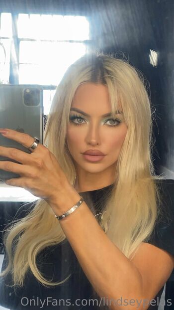 Lindsey Pelas