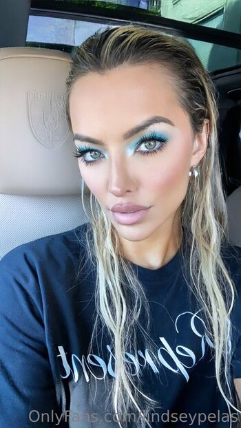 Lindsey Pelas