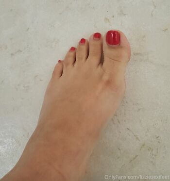lizziesexifeet