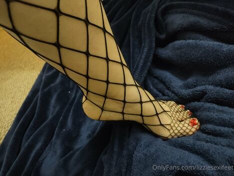 lizziesexifeet