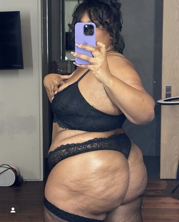 Lizzo Leaked Nude OnlyFans (Photo 3)