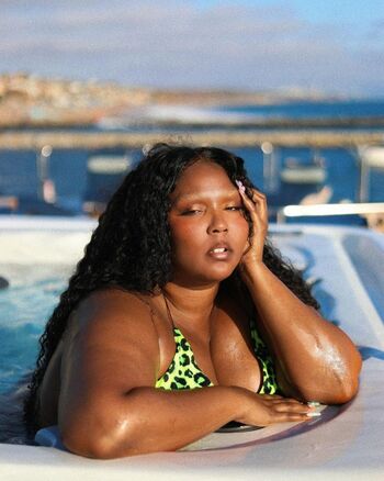 Lizzo Leaked Nude OnlyFans (Photo 23)