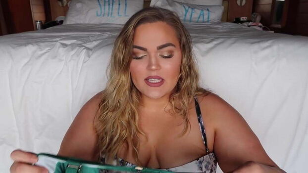 Loey Lane Leaked Nude OnlyFans (Photo 8)