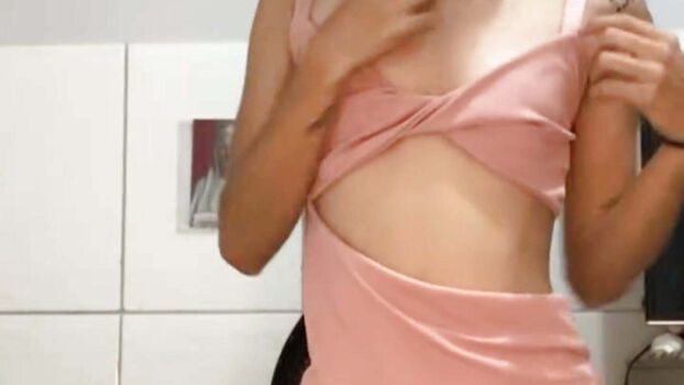 loirinhaaa Leaked Nude OnlyFans (Photo 3)