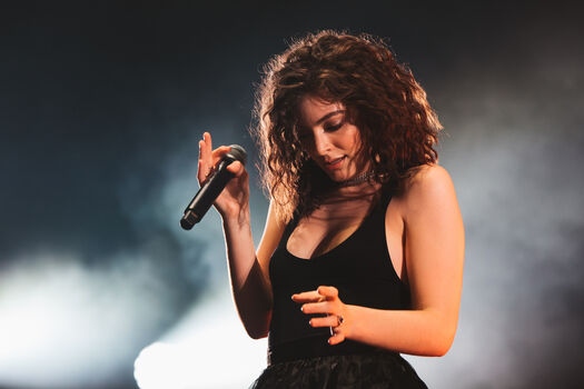 Lorde Leaked Nude OnlyFans (Photo 46)