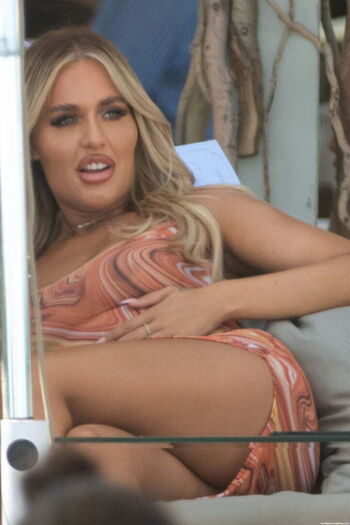 Lottie Tomlinson Leaked Nude OnlyFans (Photo 11)