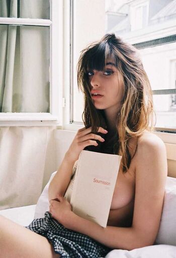 Louise Follain Leaked Nude OnlyFans (Photo 3)