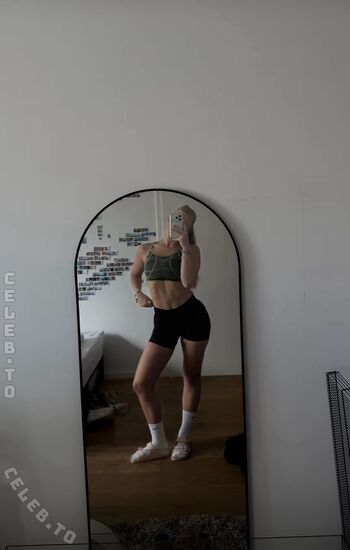 loulou_fbl Leaked Nude OnlyFans (Photo 6)