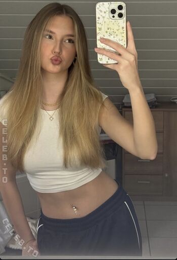 Luciaa.hln Leaked Nude OnlyFans (Photo 20)