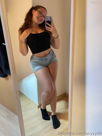 Lucyyy06 Leaked Nude OnlyFans (Photo 1)
