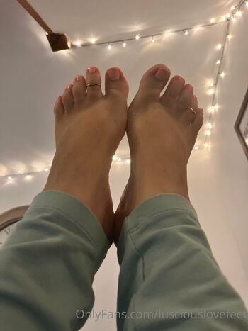 lusciouslovefeet Leaked Nude OnlyFans (Photo 14)