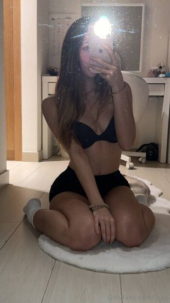 Lyiax Leaked Nude OnlyFans (Photo 9)