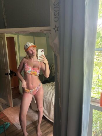 Mads Thompson Maddiiedee Leaked Nude OnlyFans (Photo 2)