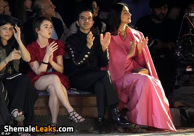 Maisie Williams / Maisie_Williams Leaked Nude OnlyFans (Photo 290) - ShemaleLeaks