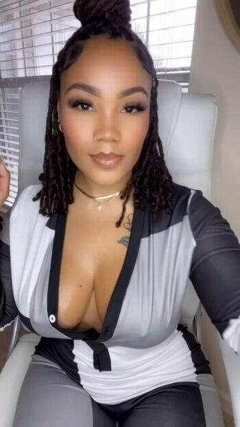 Makeedah Williams Leaked Nude OnlyFans (Photo 2)