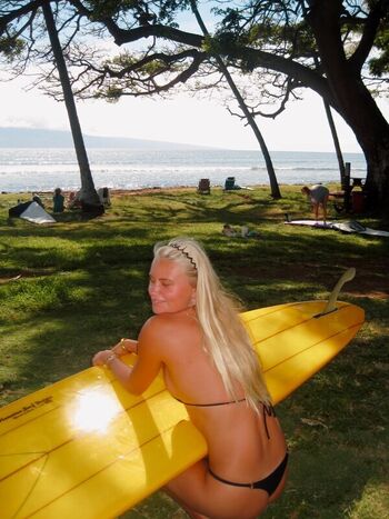 makenaheustis Leaked Nude OnlyFans (Photo 4)