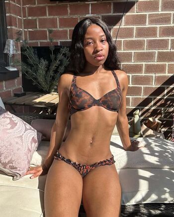 Mallyraps Leaked Nude OnlyFans (Photo 6)