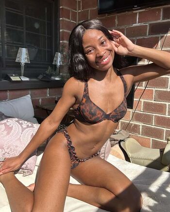 Mallyraps Leaked Nude OnlyFans (Photo 7)