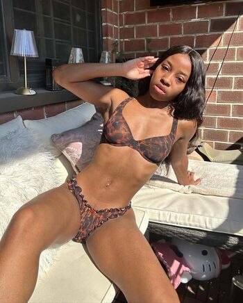 Mallyraps Leaked Nude OnlyFans (Photo 8)