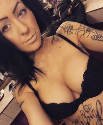 mama.anj Leaked Nude OnlyFans (Photo 9)