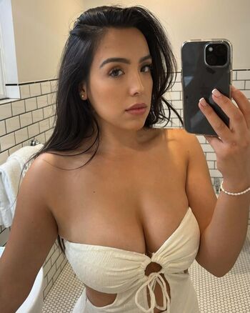 Mariela Limo Leaked Nude OnlyFans (Photo 9)