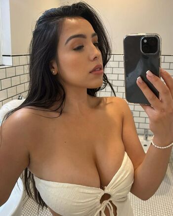 Mariela Limo Leaked Nude OnlyFans (Photo 10)