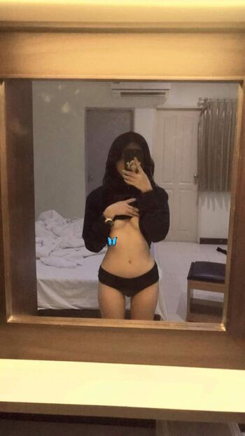 Mau_y_18 Leaked Nude OnlyFans (Photo 5)