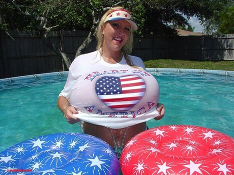 Maxi Mounds