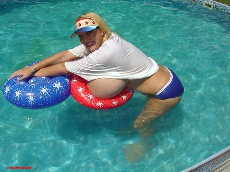 Maxi Mounds