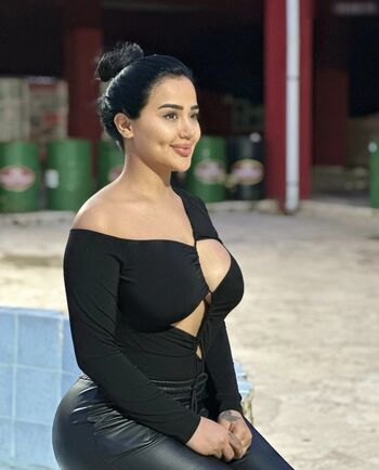 Melek Azad