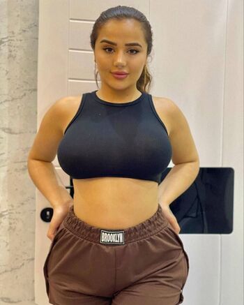 melekazad Leaked Nude OnlyFans (Photo 22)