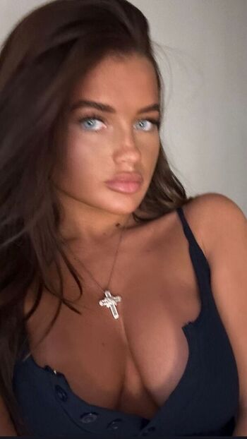 Mia Wood Hall