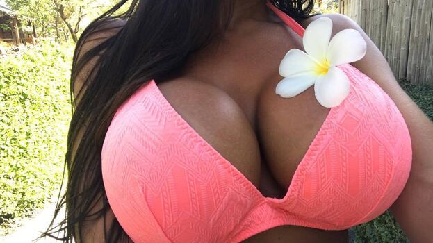 Miini Leaked Nude OnlyFans (Photo 18)