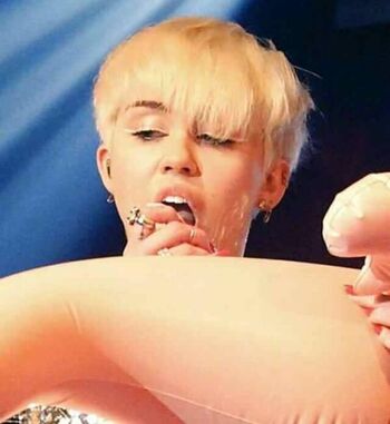 Miley Cyrus Leaked Nude OnlyFans (Photo 632)