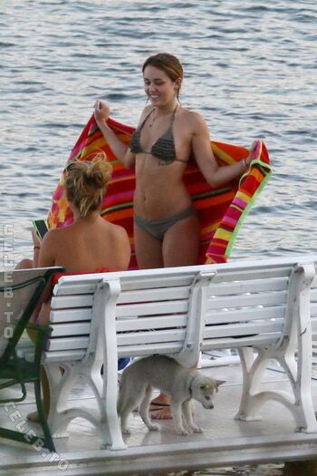 Miley Cyrus Leaked Nude OnlyFans (Photo 1353)