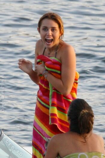 Miley Cyrus Leaked Nude OnlyFans (Photo 1355)