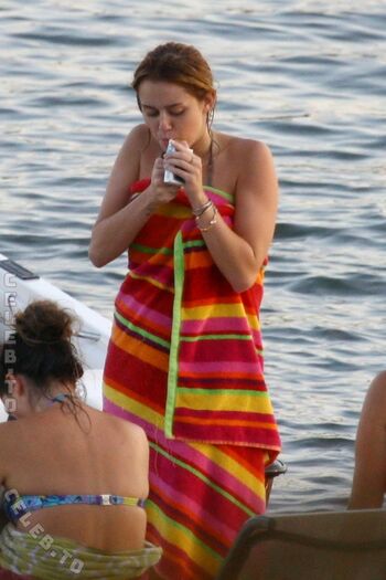 Miley Cyrus Leaked Nude OnlyFans (Photo 1356)