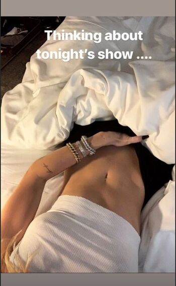Miley Cyrus Leaked Nude OnlyFans (Photo 1361)